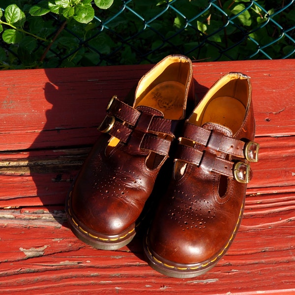 Vintage Dr Martens Mary Janes, sandales en cuir marron Mary Jane chaussures UK 7 US 9 deux bracelet & boucles Doc Martens Doctor Martens Made in England