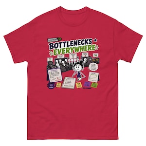Puede incluir: Una camiseta roja con un gráfico de dibujos animados titulado Bottlenecks Everywhere. El diseño incluye una figura de palo, una lista de verificación de herramientas de ingeniería industrial, un bloc de notas Today's Plan y varias etiquetas.