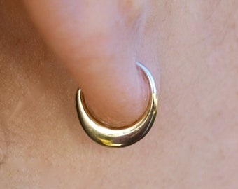 9mm Crescent Moon Hoops - Huggie Hoop - Sleeper Continuous (274B)