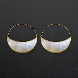 Boucles d'oreilles croissant de lune - Créoles en nacre - Boucles d'oreilles éclipse - Lunette (167B)