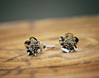 ワイルドローズスタッドゴールドフラワースタッドイヤリング（176B