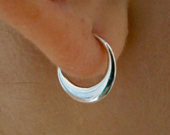 Pendientes de aro con forma de luna creciente - Pendientes de aro pequeños - Plata maciza + Oro - Pendientes minimalistas para uso diario