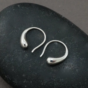 Minimalist Raindrop Hoops - Huggie Earrings Silver + Gold (290)