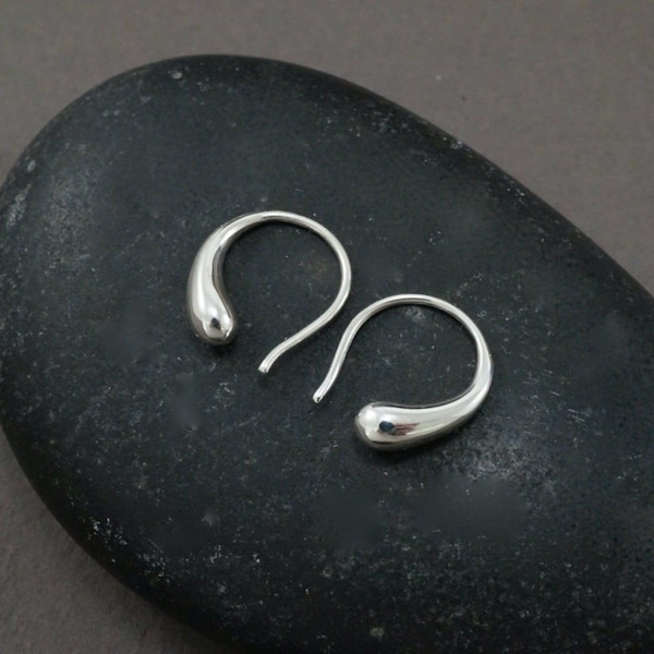 Minimalist Raindrop Hoops - Huggie Earrings Silver + Gold (290)