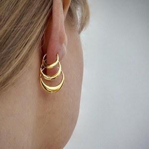 Petites boucles d'oreilles minimalistes en forme de croissant de lune - Argent sterling et or - Ensemble de trois paires.