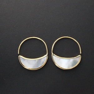 Pendientes pequeños en forma de media luna - Aros de nácar - Pendientes llamativos Eclipse - (248B)