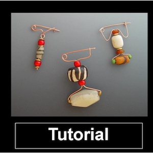 Puede incluir: Tres broches artesanales de alambre de cobre con cuentas decorativas. Los broches presentan cuentas rojas, blancas, negras y beige. La palabra "Tutorial" se muestra en un cuadro blanco en la parte inferior de la imagen.