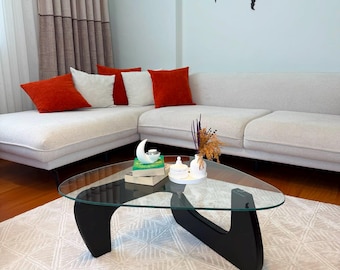Mesa de centro artesanal estilo Noguchi, base de madera maciza, tablero de vidrio templado.