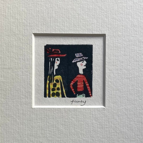 Girl and Boy, Walking Away 2- Estampado Lino único, original, firmado y coloreado a mano por Kathleen Furey.