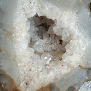 Natural Rough Crystal Quartz Cluster – Raw White Clear Quartz Geode Specimen, Natural Mineral, Crystal Collection & Home Décor