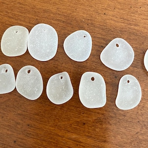 10 pezzi di vetro marino bianco forato di media grandezza, lotto di forniture per gioielli
