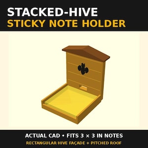 Puede incluir: Un soporte rectangular marrón para notas adhesivas con techo inclinado, diseñado como una colmena. El panel frontal presenta la silueta de una abeja negra y una pequeña abertura rectangular. Está diseñado para notas de 7,62 x 7,62 cm.