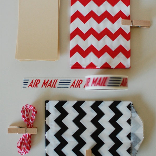 Air Mail Notes Kit- Includes 8 glassine bags, 8 manilla tags, wash roll, 1 yard bakers twine