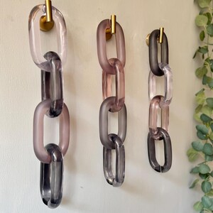 Wanddecoratie met hars schakels en lussen
