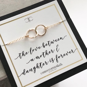Collar de eternidad de anillos entrelazados llenos de oro martillado.... Madre, Hija, Madre de la Novia