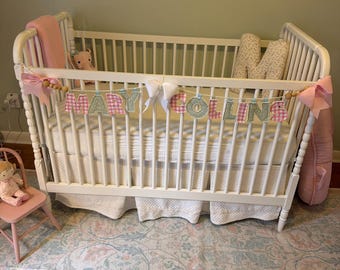 Naambanner van stof op maat | Gepersonaliseerde letterslinger | Babykamerdecoratie | Muurdecoratie voor de babykamer