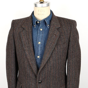 1980s Tweed Sport Coat with warm gray-black herringbone wool & knot buttons / men&#39;s small / size 38 chest
