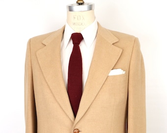 1960s-70s Camel Hair Sport Coat w/ leather knot buttons / men's 40 / medium