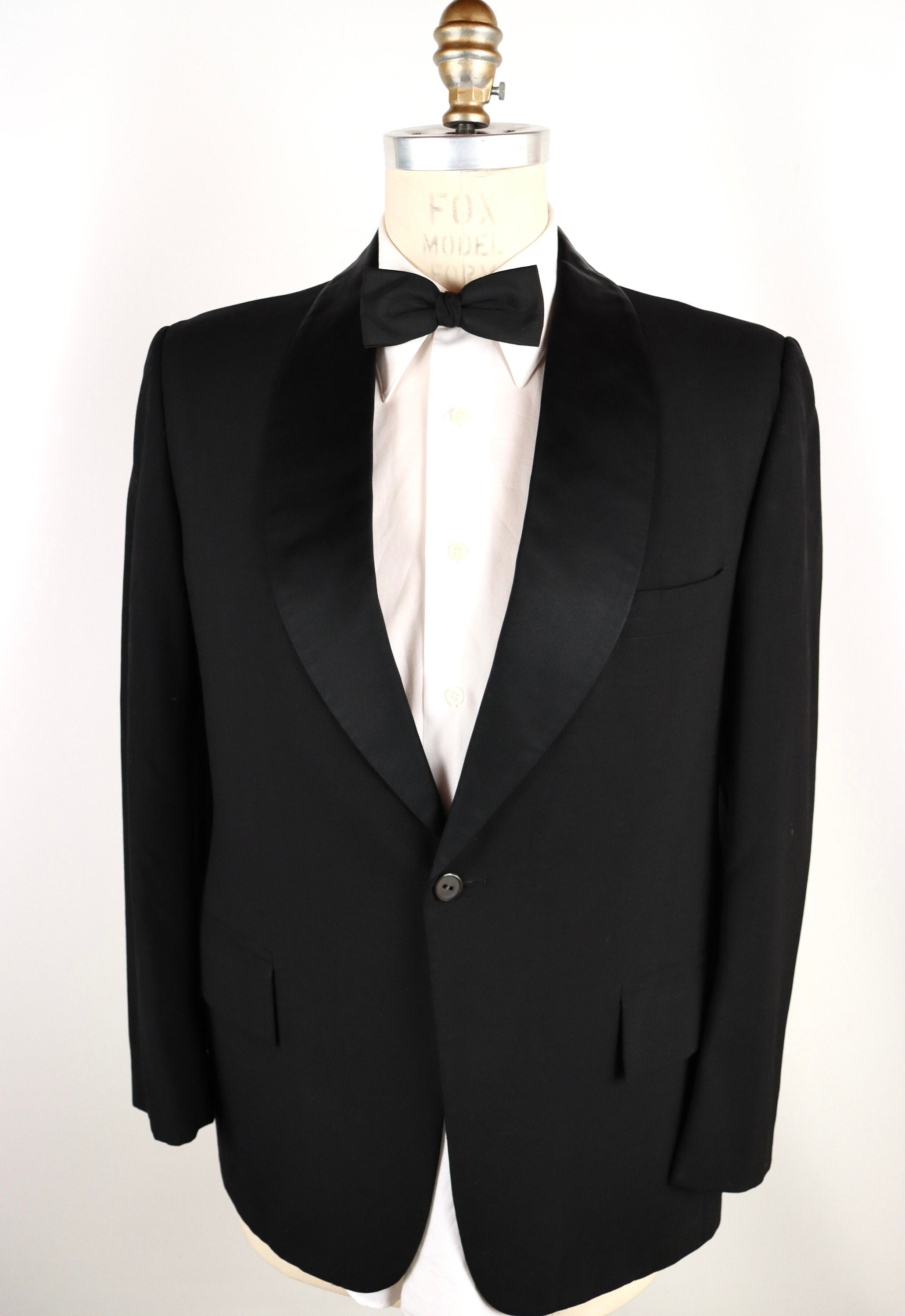 1960s Shawl Collar Tuxedo Jacket With Black Satin Lapel / Men