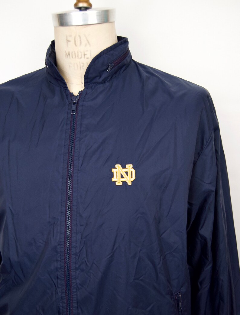 1980s Notre Dame Jacket w zip-collar rain hood /& terry cloth lining navy blue nylon windbreaker men/'s extra large
