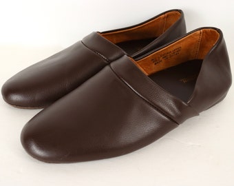 Classic Brown Leather Slippers / men's US 9.5 / EUR 42-43