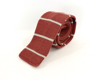 Krawat w paski z dzianiny w stylu vintage z lat 80. – w kolorze przydymionego różu, bawełniany, Lisle, wyprodukowany w USA