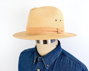 Kapelusz fedora ze słomy z lat 80. z pasującą brązową opaską / rozmiar 7,5 - 7,625 / bardzo duży