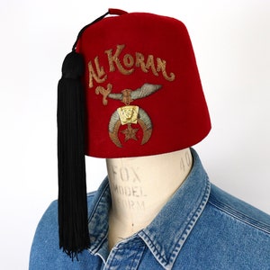Classic Mid-Century Shriners Wool Felt Cap with Masonic &#39;Al Koran&#39; sword/pharaoh/crescent/moon and star pattern / size 6& 7/8 / men&#39;s small