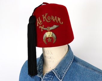 Classic Mid-Century Shriners Wool Felt Cap with Masonic 'Al Koran' sword/pharaoh/crescent/moon and star pattern / size 6& 7/8 / men's small