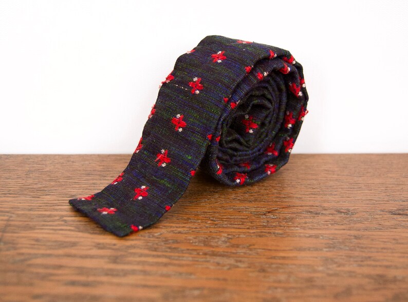 1960s Blue-Green Thai Silk Tie with red /& white cross pattern vintage Dupioni woven silk necktie with flowerclover pattern