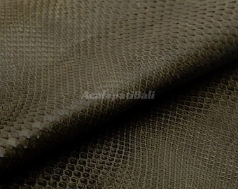 Cuir de python brun olive | Peau de serpent réticulée entière | Peau de dos de python blanchie