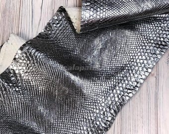 Cuir de python argenté métallisé | Peau de serpent réticulée entière | Peau dorsale de python blanchie
