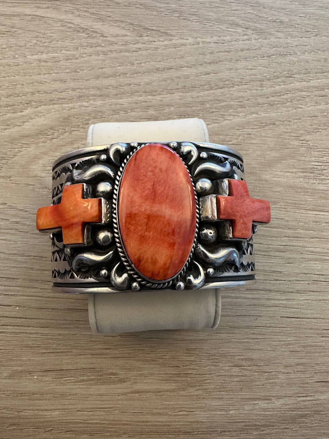 Navajo Huge Sterling Silver & Spiny Oyster Cuff Cross Navajo Huge Sterling Silver & Spiny Oyster Cuff Cross