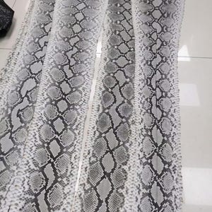 本物の未漂白天然グレー網目パイソン革｜マットバックヘビ革｜エキゾチックな手芸用一枚革