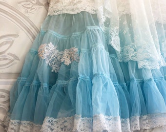 Venta… Vestido de novia bohemio playero con capas de encaje teñido en turquesa y blanco de sirena Miss k