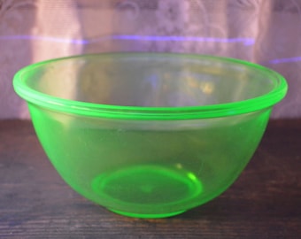 Vintage Hazel Atlas green uranium glass mixing bowl depression glass