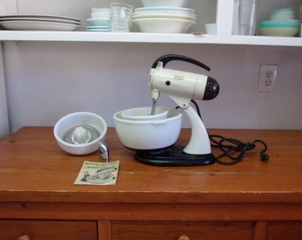 Vintage Sunbeam Mixmaster Stand Mixer R728224 001