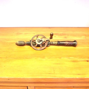 Antique  Millers Falls No 198 Ratchet hand drill egg beater drill