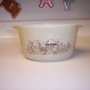 Vintage Pyrex Forest Fancies casserole dish 1 L round casserole dish