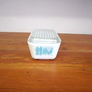 Vintage Pyrex Butterprint  Refrigerator Dish 0502 1 1/2 Pt