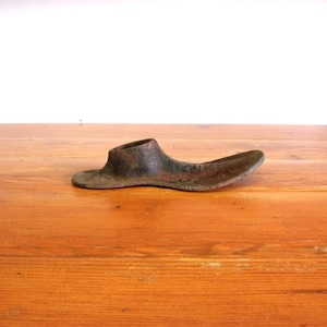 Antique cast iron shoe form Malleable 4 L