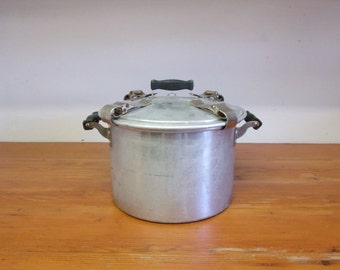 Antique West Bend The Waterless Cooker American Seven Quart Pressure Cooker