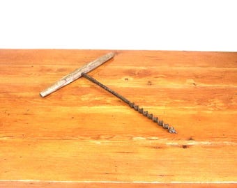 Ancienne grande perceuse primitive avec poignée en T, tarière, décoration murale rustique