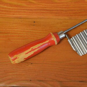Vintage Crinkle Cutter Red Wood Handle Shabby Chic Primitive Farmhouse ...