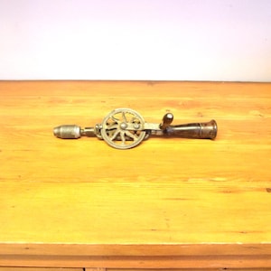 Antique Vintage Millers Falls No 2 hand drill egg beater drill