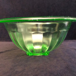 Hazel Atlas Uranium Glass 2 Cup Footed Mixing Bowl Handle & Pour