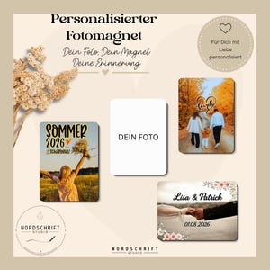 Könnte beinhalten: Ein Set aus rechteckigen Fotomagneten mit personalisierbaren Designs. Ein Magnet zeigt eine Person auf einem Feld mit dem Text 'SOMMER 2026 SCHARBEUTZ', ein anderer eine Familie im Herbstwald mit 'family' und einer ein Paar, das Händchen hält.