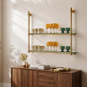 Vägghylla i mässing, utan glasdisplay med 4 finishalternativ, förvaring i bar