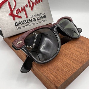 Occhiali da sole vintage B&L Ray Ban W0499 Wayfarer bordeaux in pelle 5022
