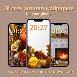 Op de afbeelding: Drie smartphones met herfstthema digitale achtergronden met de tijd 20:27. De tekst luidt 20 cozy autumn wallpapers for your phone, 9:16, 4K en INSTANT DIGITAL DOWNLOAD. De schermen tonen pompoenen, dennenappels en een brandende open haard.
